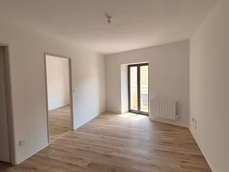 t2 bis neuf  lumineux  balcons et cuisine équipée