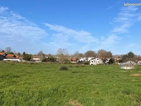 terrain 335 m² urt