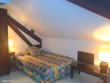 belle chambre meublée