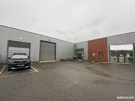local d'activite 1021 m² montrabe