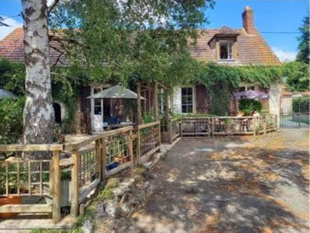 maison de caractère et très grande dépendance