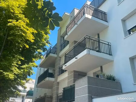 t2 45 m² avec terrasse + parking