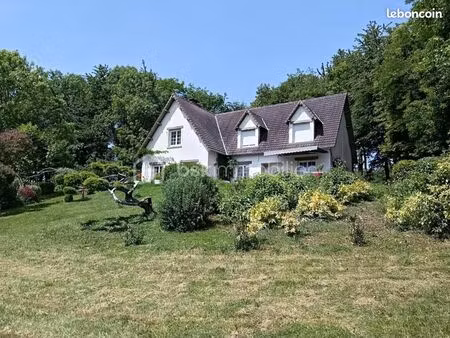 propriété 8 pièces 176 m²