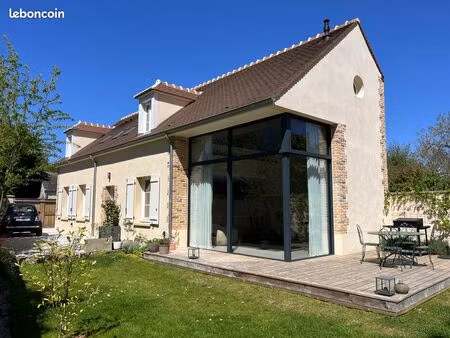 maison contemporaine lumineuse avec patio et jardin clos – à 20 min de roissy cdg