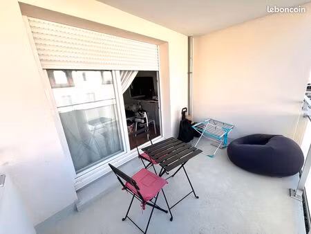 très beau studio 23 m2 avec terrasse 7 m2 vendu meublé et loué - construction récente 1998