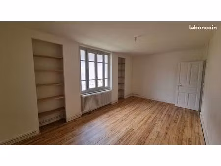 t3 de caractère entièrement rénové – quartier saint-alyre
