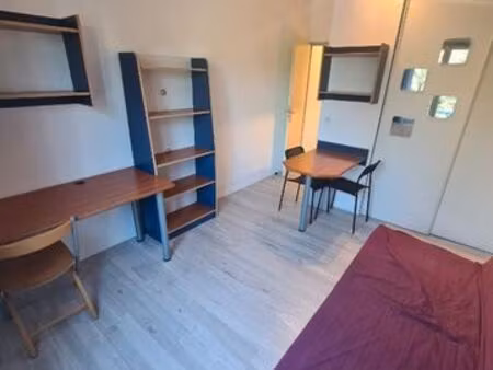location studio meublé