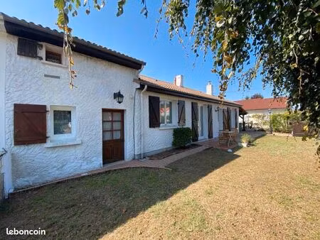 idéalement située  très rare  maison avec une dépendance habitable de 140m2