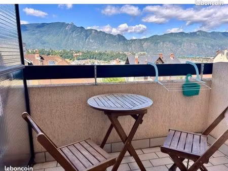 joli appartement  centre ville avec balcon et parking couvert privé
