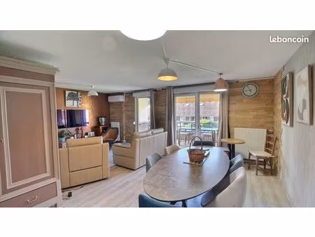 t3/t4 de 82m² avec terrasse  2 garages et parkings