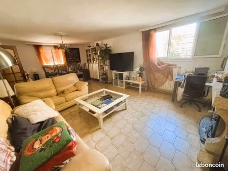 spacieux t4 de 129 m2 dans quartier résidentiel