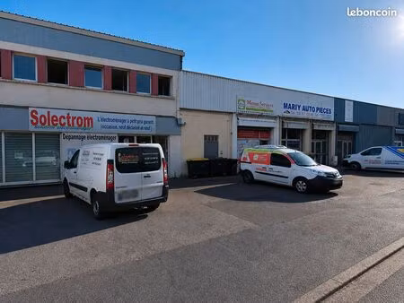 local commercial 172 m² marly