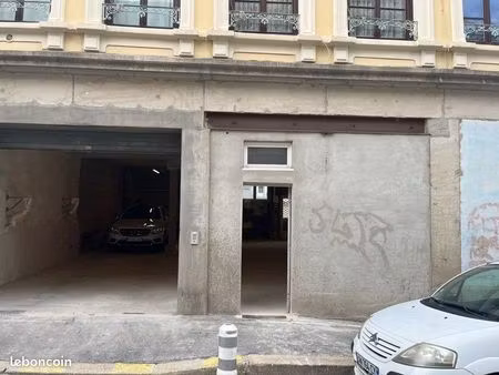 local/garage/atelier/depot