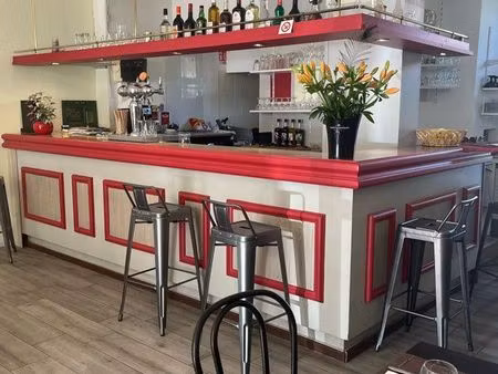 bar restaurant
