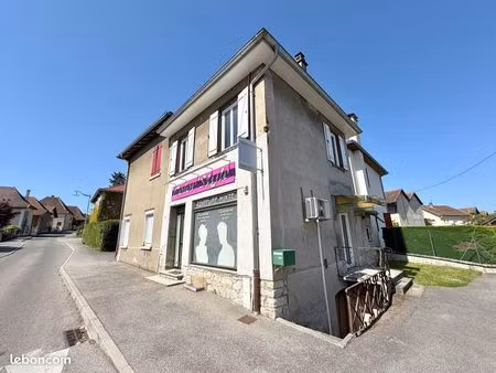 local commercial dolomieu