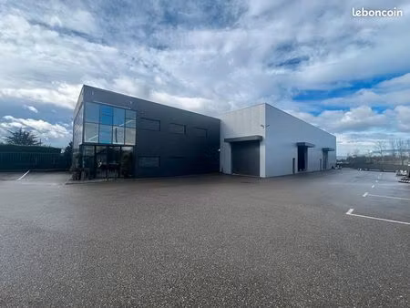 local 830 m² vienne