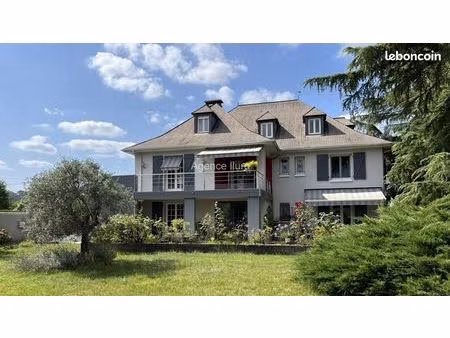 maison 8 pièces 208 m²