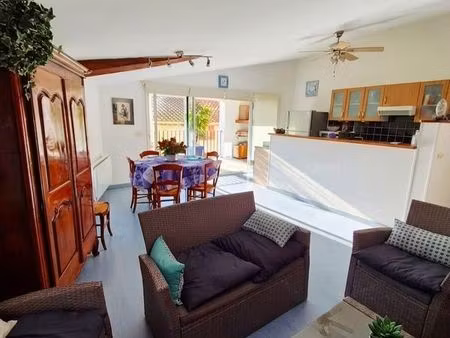 maison de village — 107 m² habitables  garage  terrasse  entièrement meublée  prête à vivr