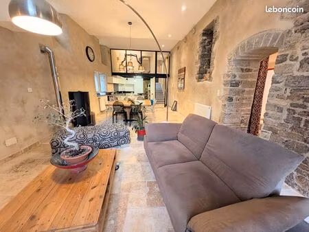 appartement 3 pièces 144 m²