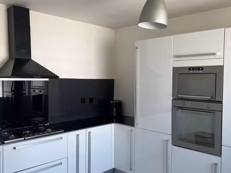 à louer - appartement t3 de 60 m2 entièrement rénové