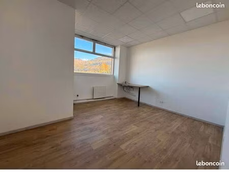 local commercial 25 m² potentiel 50 000 clients jour voiture