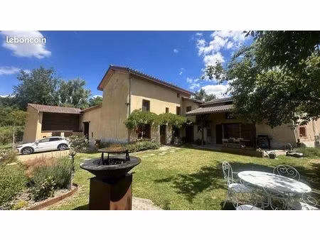 propriété 7 pièces 180 m²
