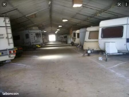 hivernage caravanes  bateau  voiture de collection