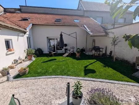 maison t6 de 172 m² avec jardin