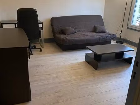 t1 meublé dans immeuble calme 27 m2