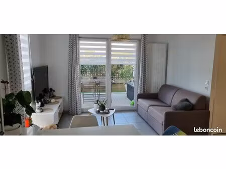 vente charmant appartement 2 pieces 42m2 avec terasse et jardinet idealement situe