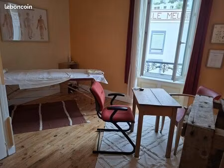 salle de soin 12m² à louer – table de massage incluse – cabinet bulle d'air – royat (63)