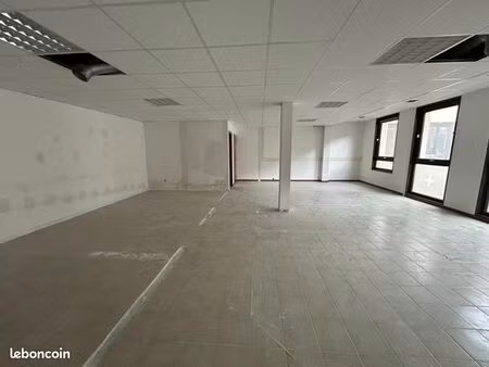 local d'activité 75 m²
