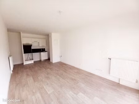 a louer  appartement t3 avac jardin privatif et place de parking dans résidence récente