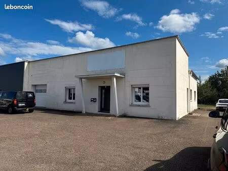 local 250 m² riorges