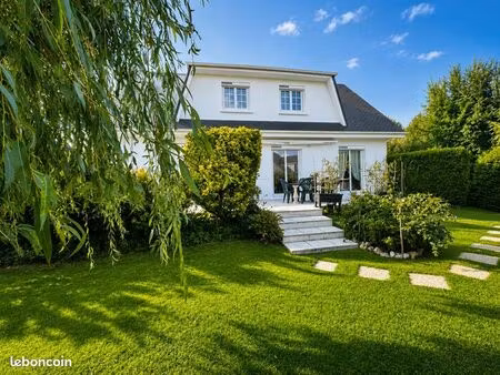 ? 137 m² habitables – vie de plain-pied – sous-sol complet – terrain 809 m²