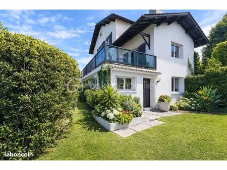 propriété 9 pièces 221 m²