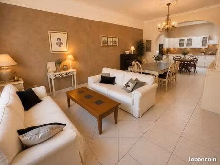 maison 6 pièces 209 m²