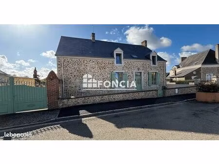 maison familiale hors lotissement dans conlie