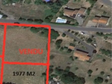 terrain constructible saint vidal 1977 m2