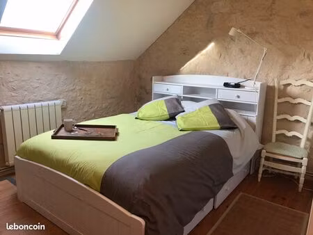 chambre meublée avec salle d'eau attenante