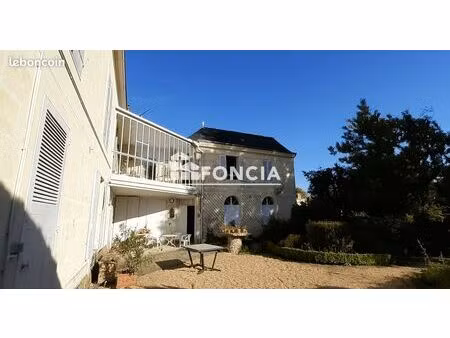 ensemble immobilier avec cachet et beaux espaces extérieurs
