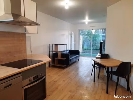 2 pieces t2 meublé 40 m2 et parking privé
