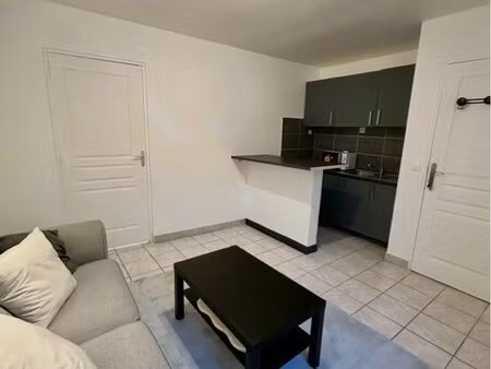 t2 avec terrasse meublé refait à neuf