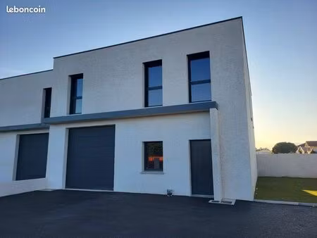 bureau ou dépôt deux lot séparé