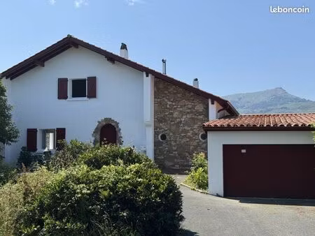 maison de caractère vue rhune