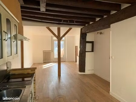 maison avec 5 chanbres au centre bonetable