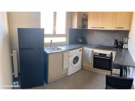 33m²  cuisine séparée  gare nord  chauffage et eau chaude inclus