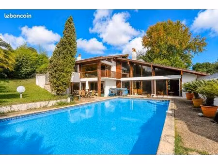 propriété 7 pièces 215 m²