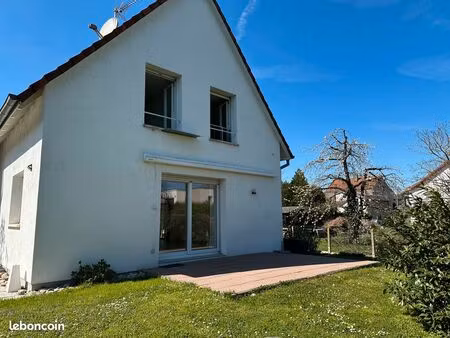 jolie maison centrale et calme