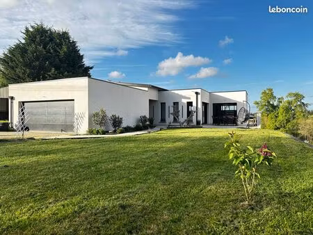 maison d'architecte dpe a – 156 m² – 4 chambres – double garage – terrain 1 200 m²